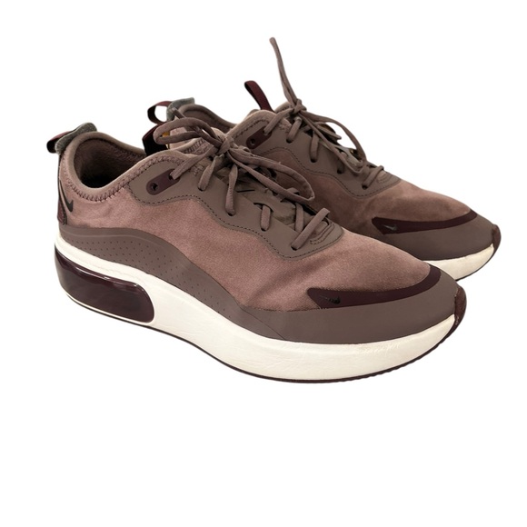 Nike Air Max Dia Womens Shoes Size 8.5, Color: Plum Eclipse/Black - Picture 2 of 8